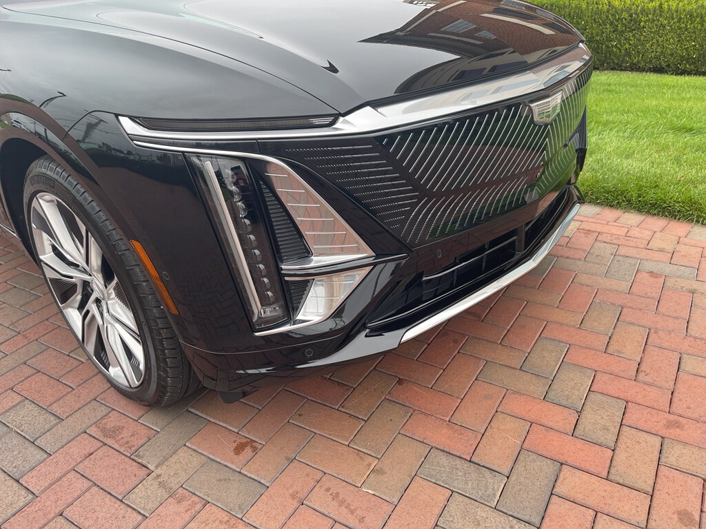 2024 Cadillac Lyriq Luxury photo 4