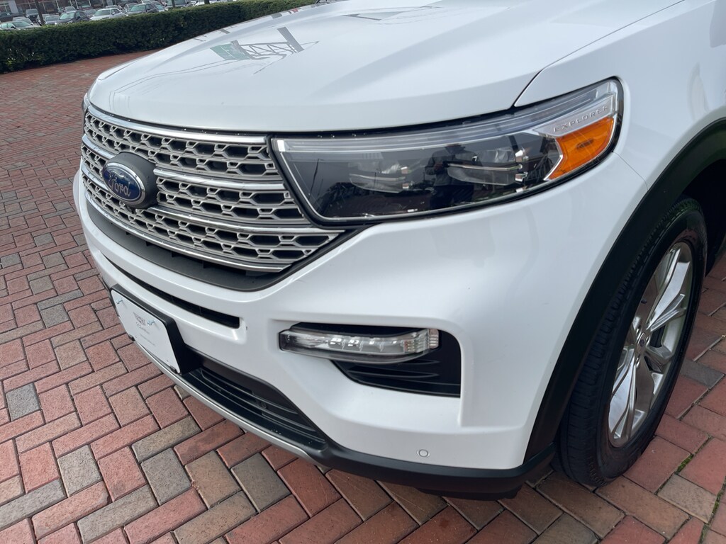 2024 Ford Explorer Limited photo 2