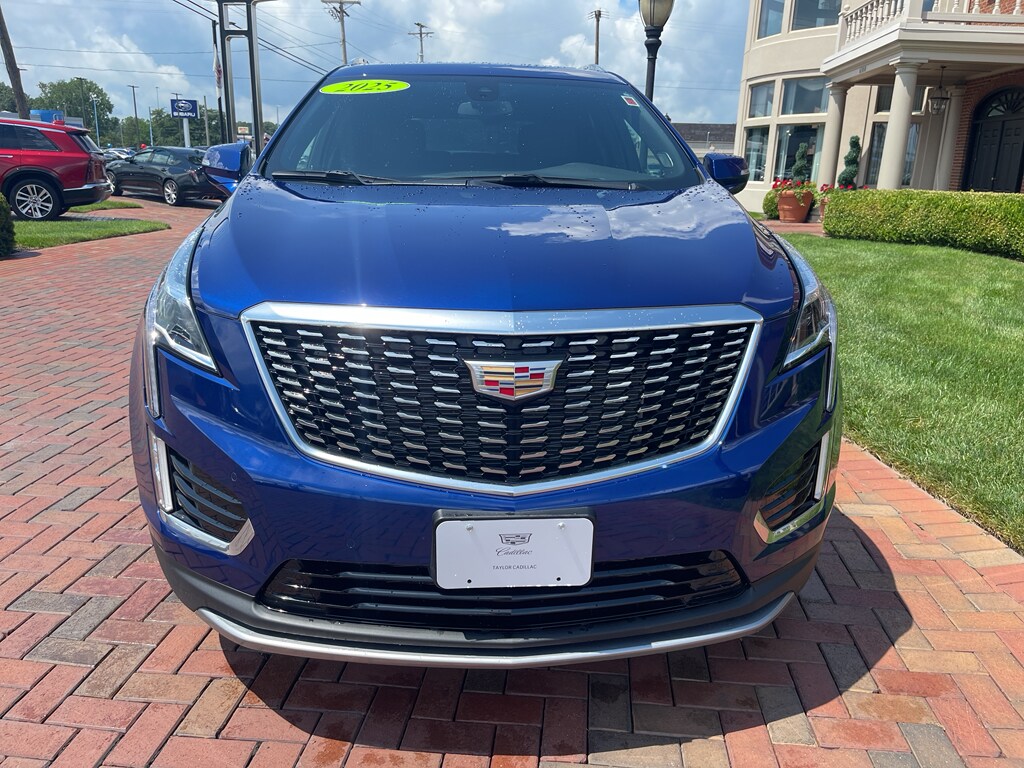 2025 Cadillac XT5 Premium Luxury photo 3
