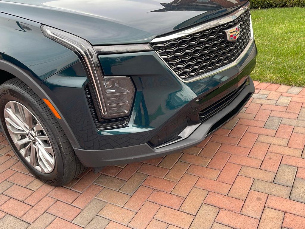 2024 Cadillac XT4 Premium Luxury photo 4