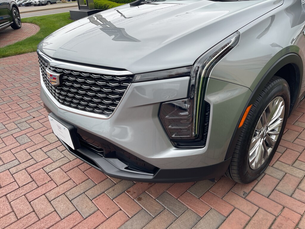 2025 Cadillac XT4 Premium Luxury photo 2