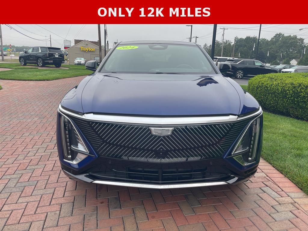 2024 Cadillac Lyriq Luxury photo 3