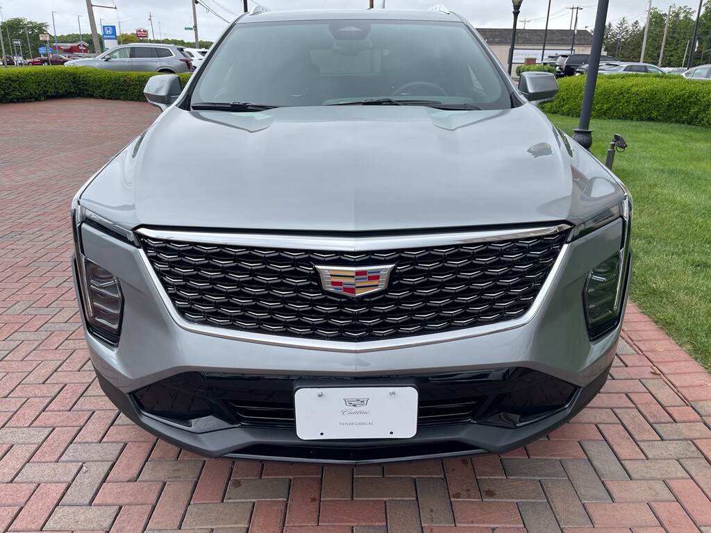 2025 Cadillac XT4 Premium Luxury photo 3