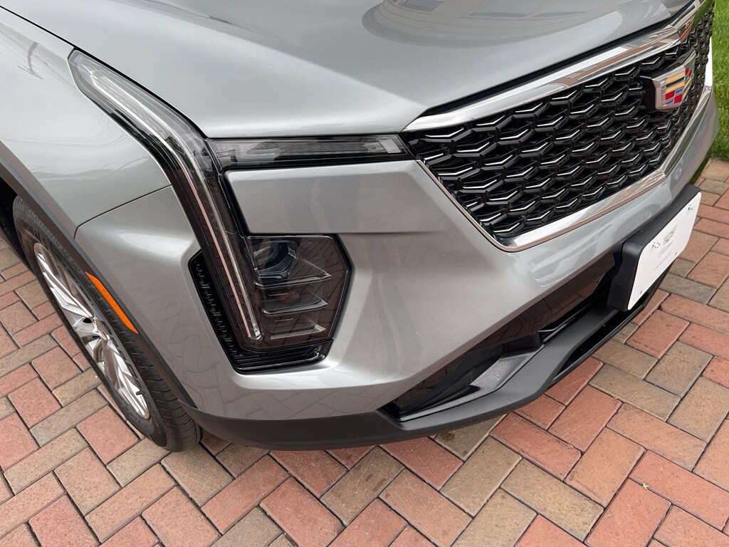 2025 Cadillac XT4 Premium Luxury photo 4