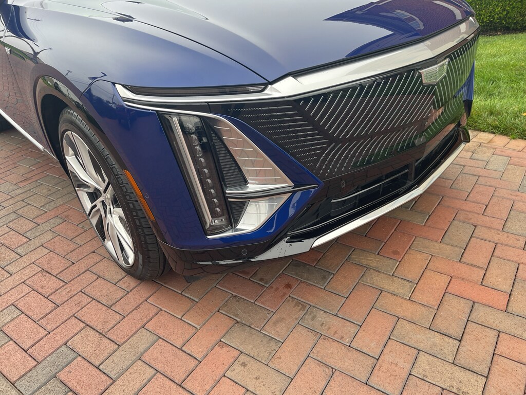 2024 Cadillac Lyriq Luxury photo 4