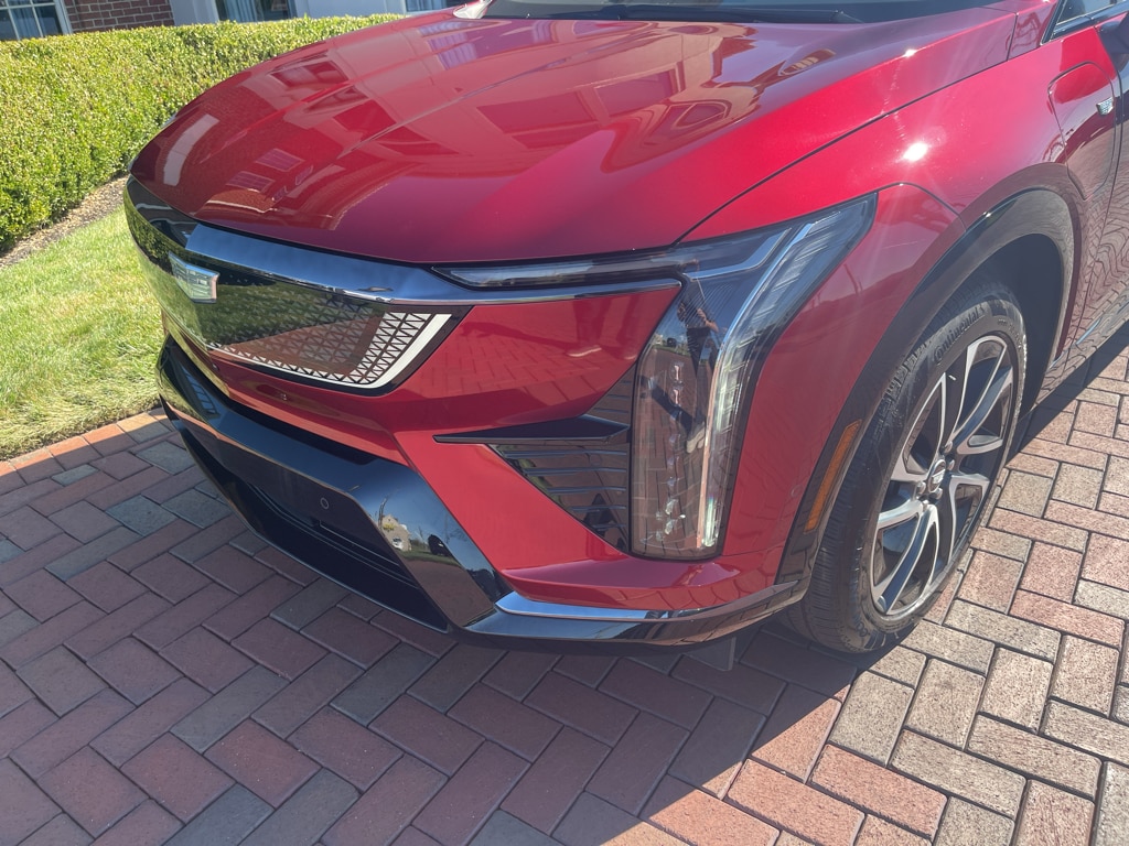 Used 2025 Cadillac OPTIQ Sport 2 with VIN 3GYK3GMR9SS139177 for sale in Toledo, OH