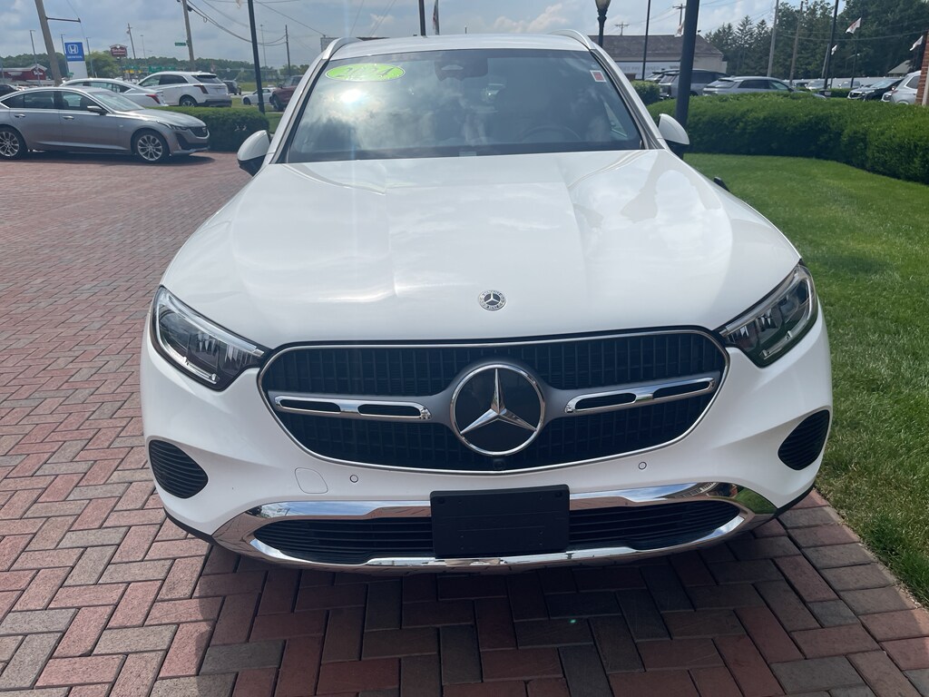 2024 Mercedes Benz GLC 300 photo 3