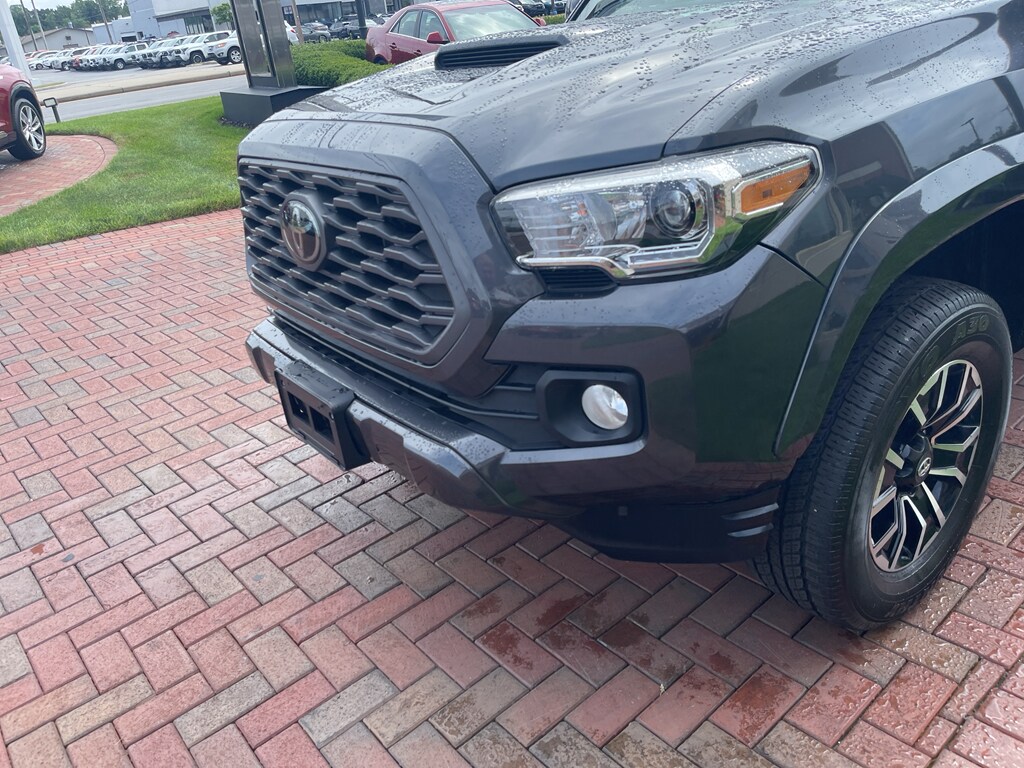 2022 Toyota Tacoma TRD Sport 4x4 SR photo 2