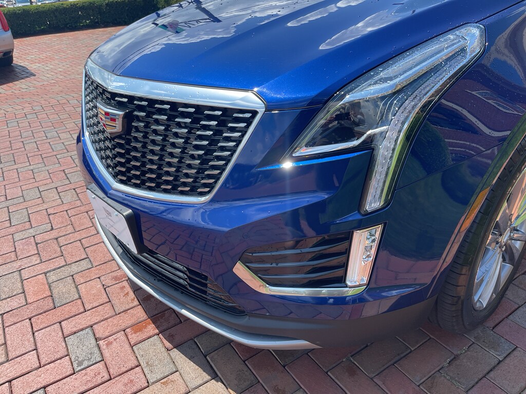 2025 Cadillac XT5 Premium Luxury photo 2