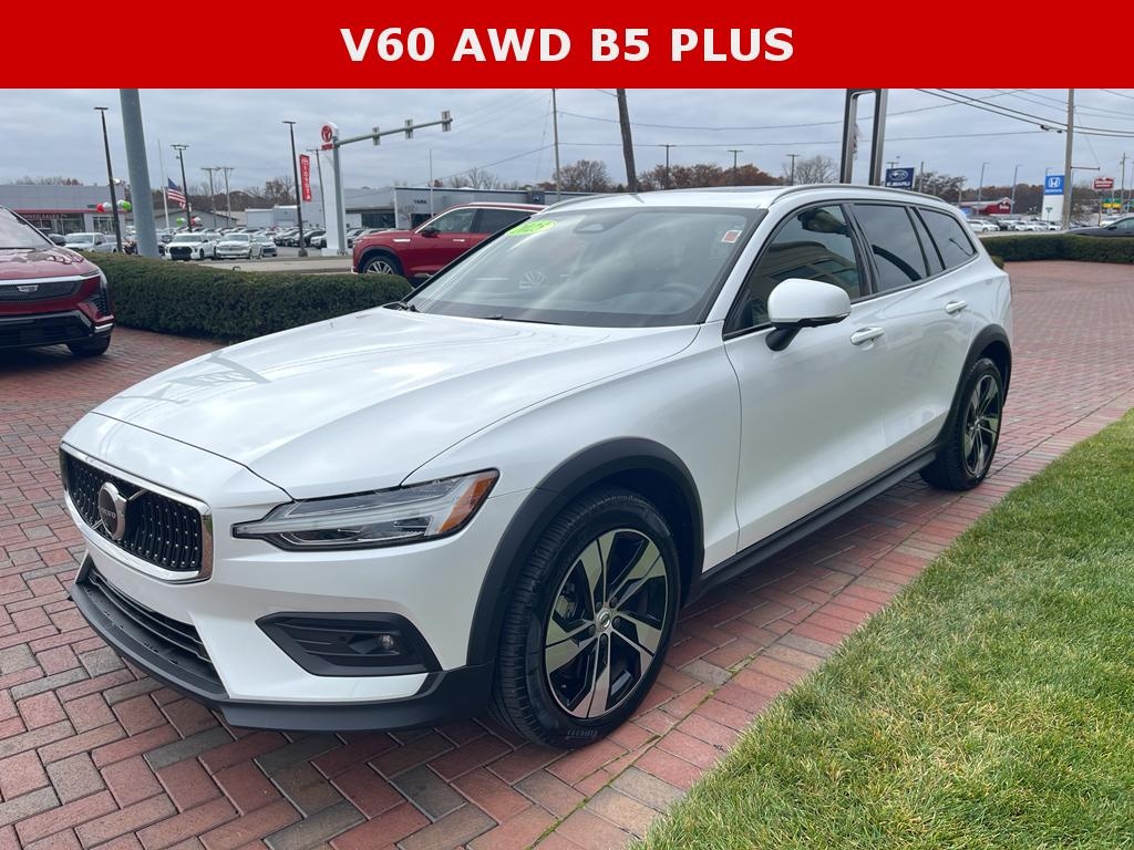 Used 2025 Volvo V60 Cross Country Plus