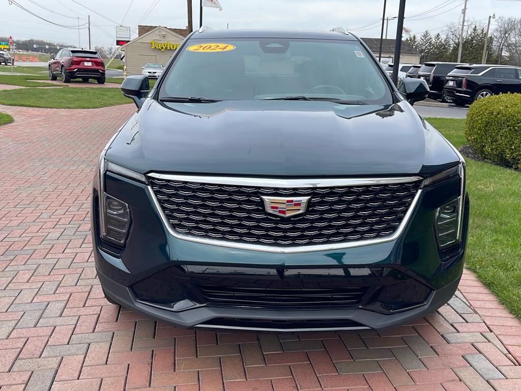 2024 Cadillac XT4 Premium Luxury photo 3