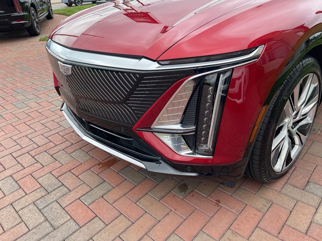 Used 2024 Cadillac LYRIQ Luxury 3 with VIN 1GYKPSRL6RZ136553 for sale in Toledo, OH