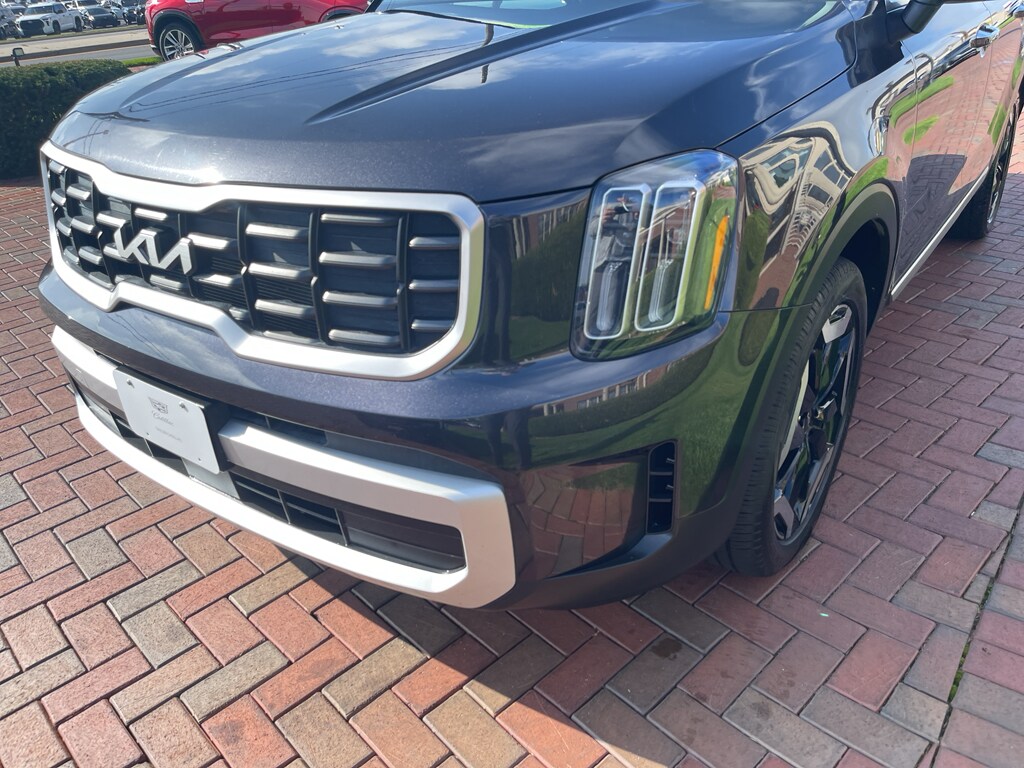 2025 Kia Telluride S photo 3