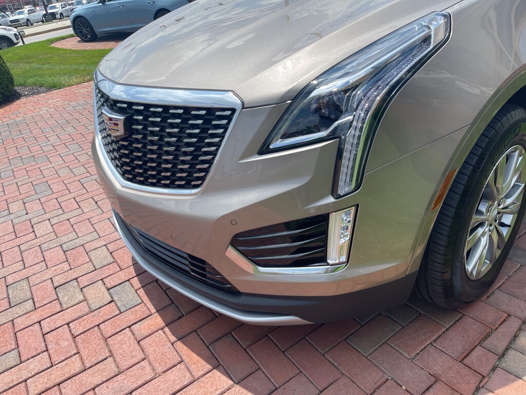 2023 Cadillac XT5 Premium Luxury photo 2