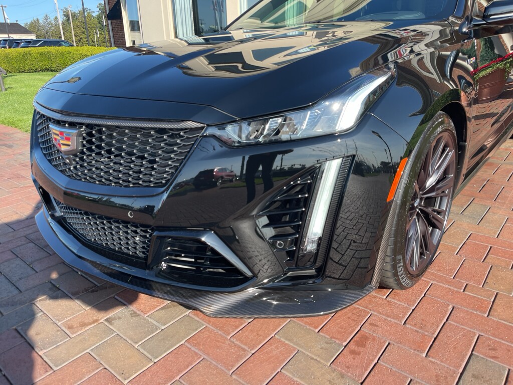 2022 Cadillac CT5 photo 2