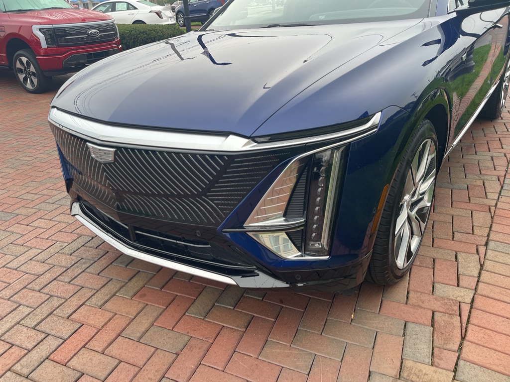 Used 2024 Cadillac LYRIQ Luxury 3 with VIN 1GYKPSRL1RZ137819 for sale in Toledo, OH