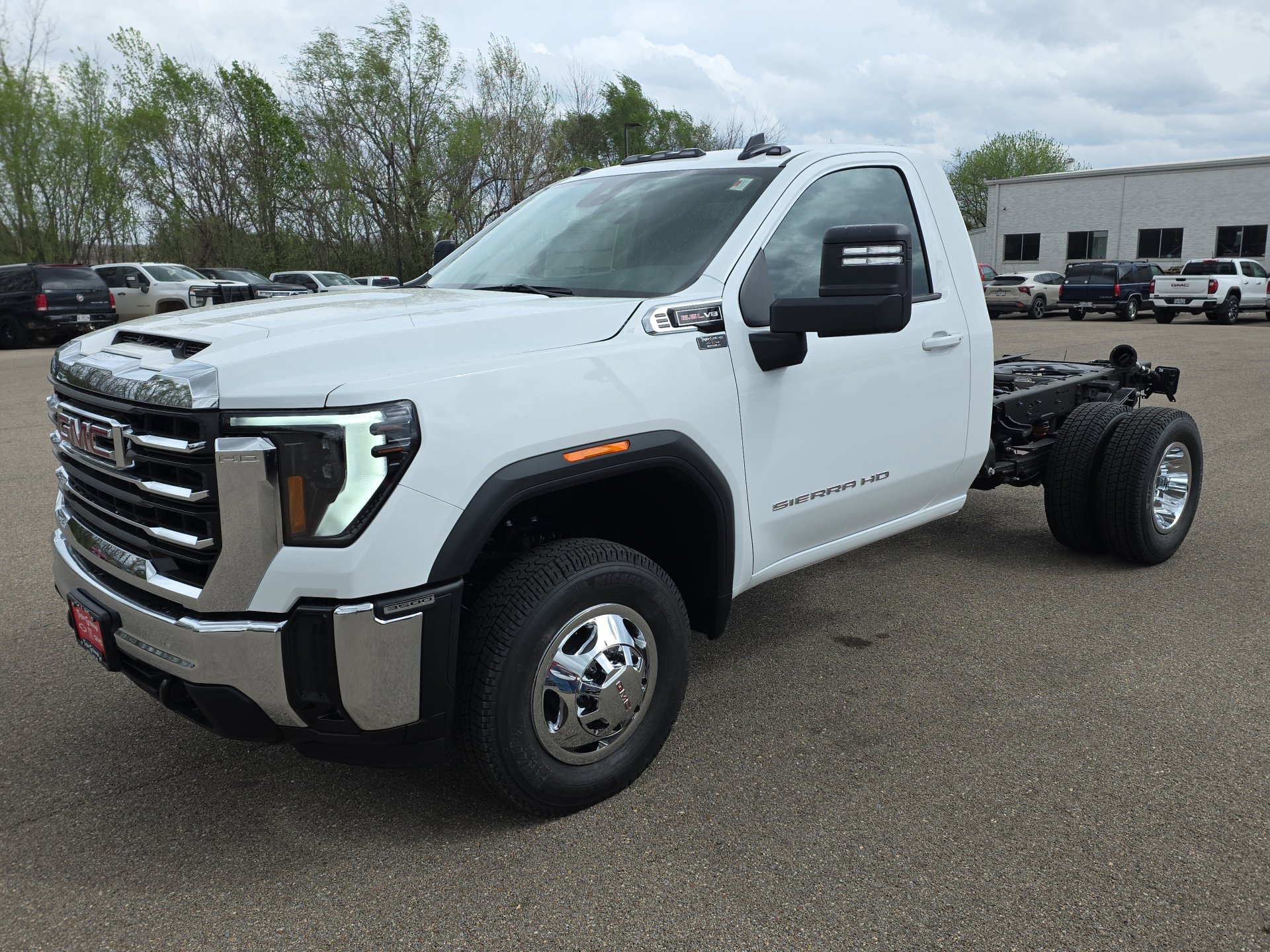 View vehicle photo 3