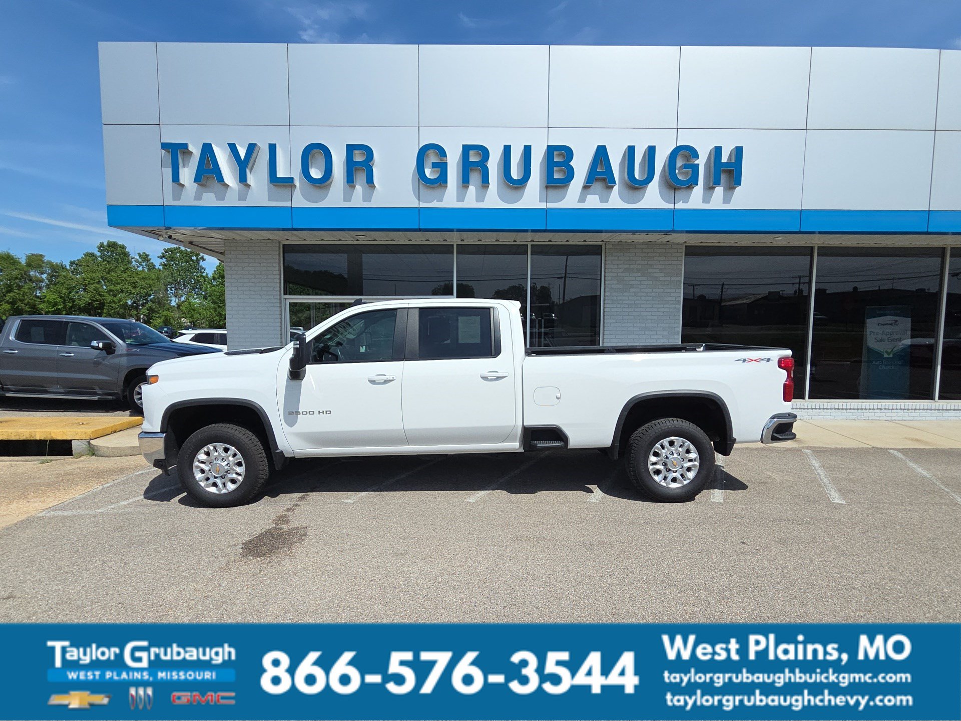 Summit White 2024 Chevrolet Silverado 3500HD Pickup Truck Four-Wheel Drive Automatic