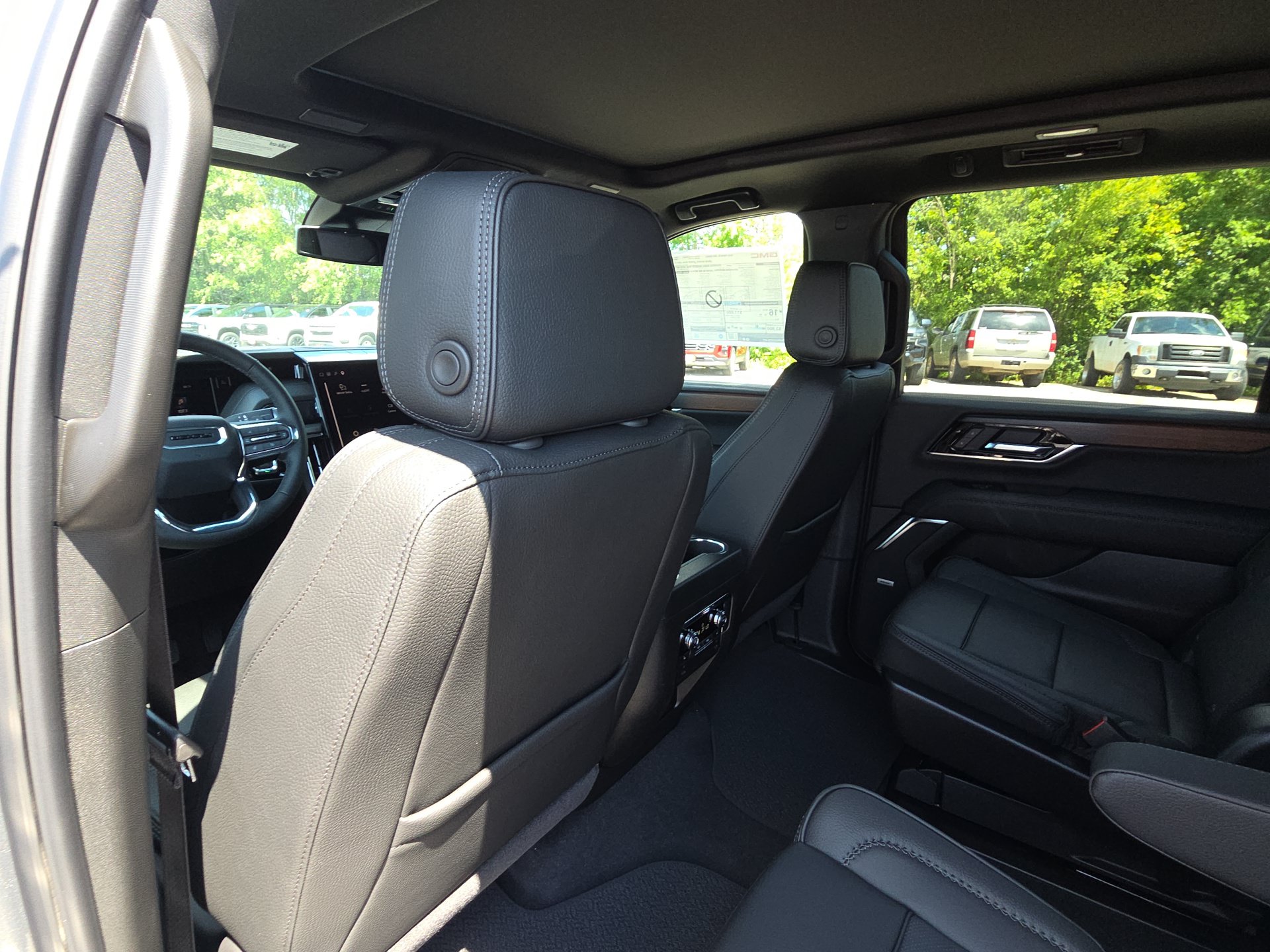 2026 GMC Yukon XL Denali - Photo 28