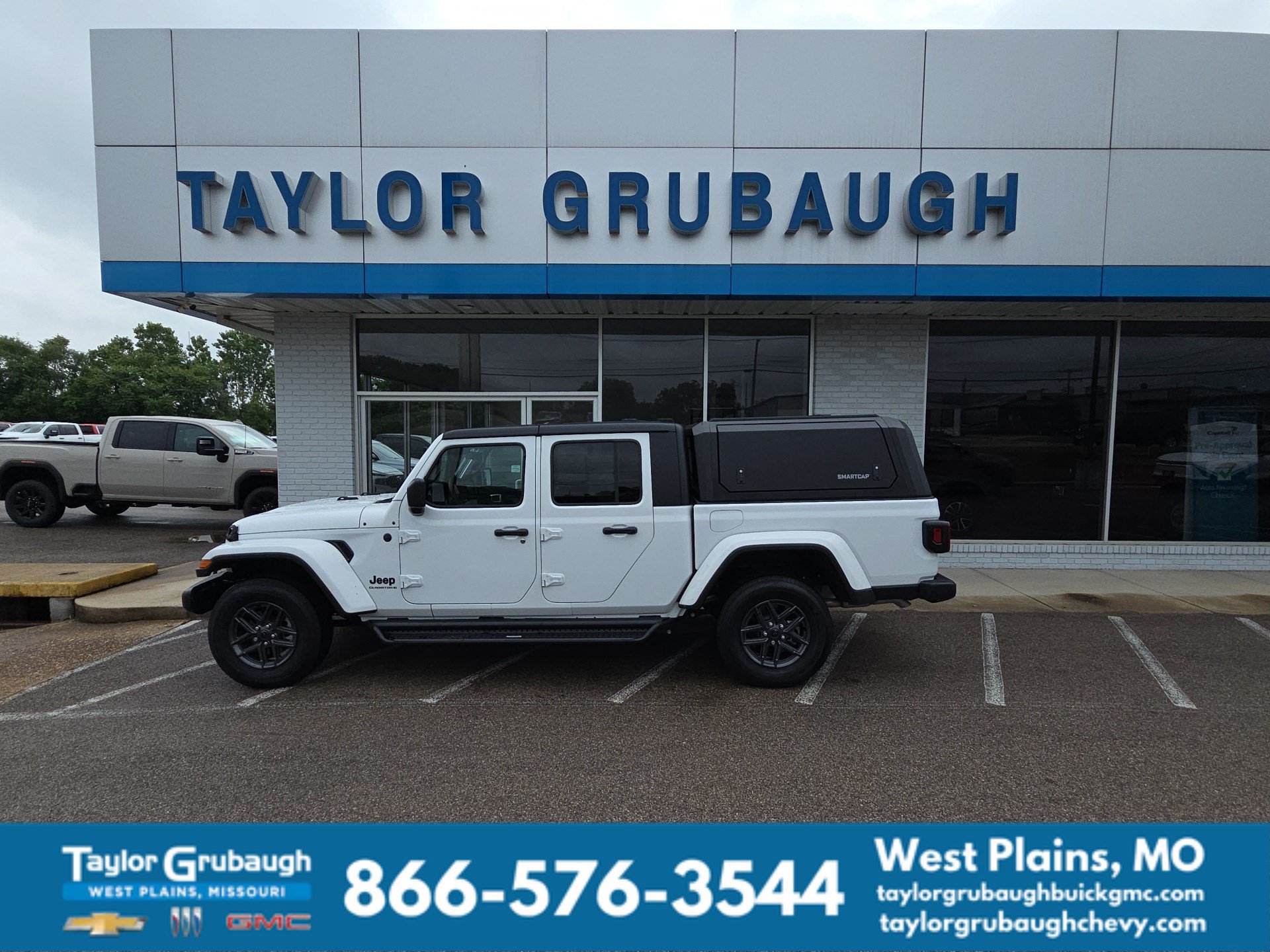 White 2025 Jeep Gladiator Pickup Truck Four-Wheel Drive Automatic
