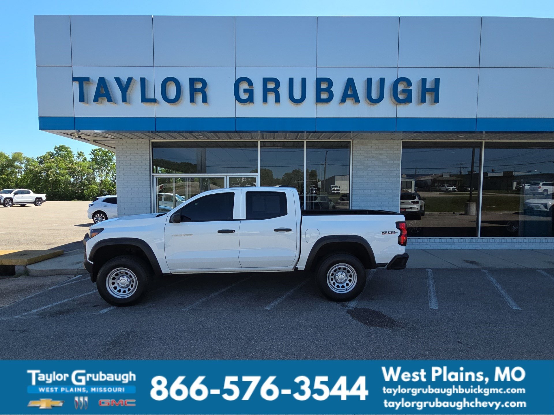 Summit White 2024 Chevrolet Colorado Pickup Truck Four-Wheel Drive Automatic
