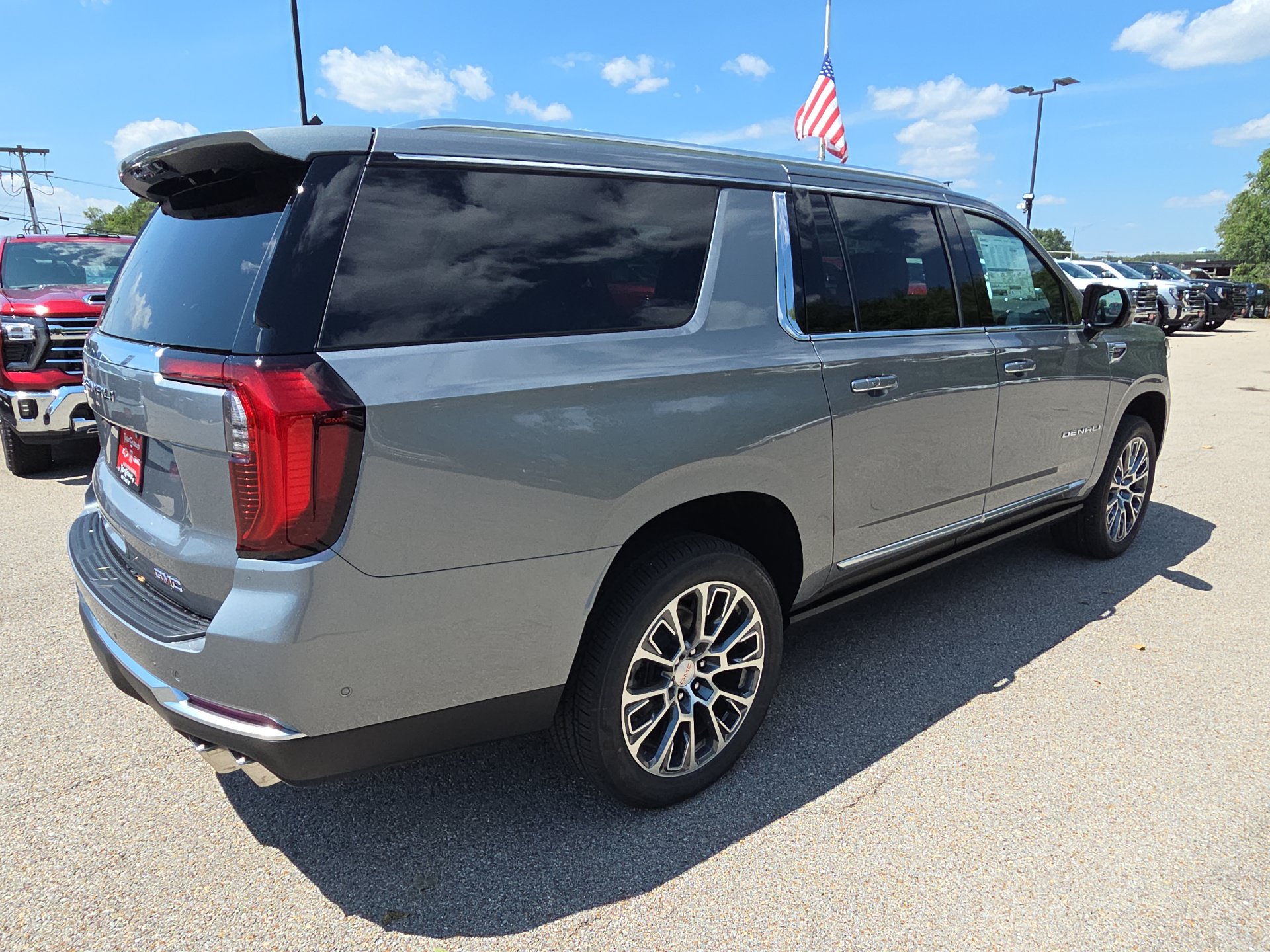2026 GMC Yukon XL Denali - Photo 8