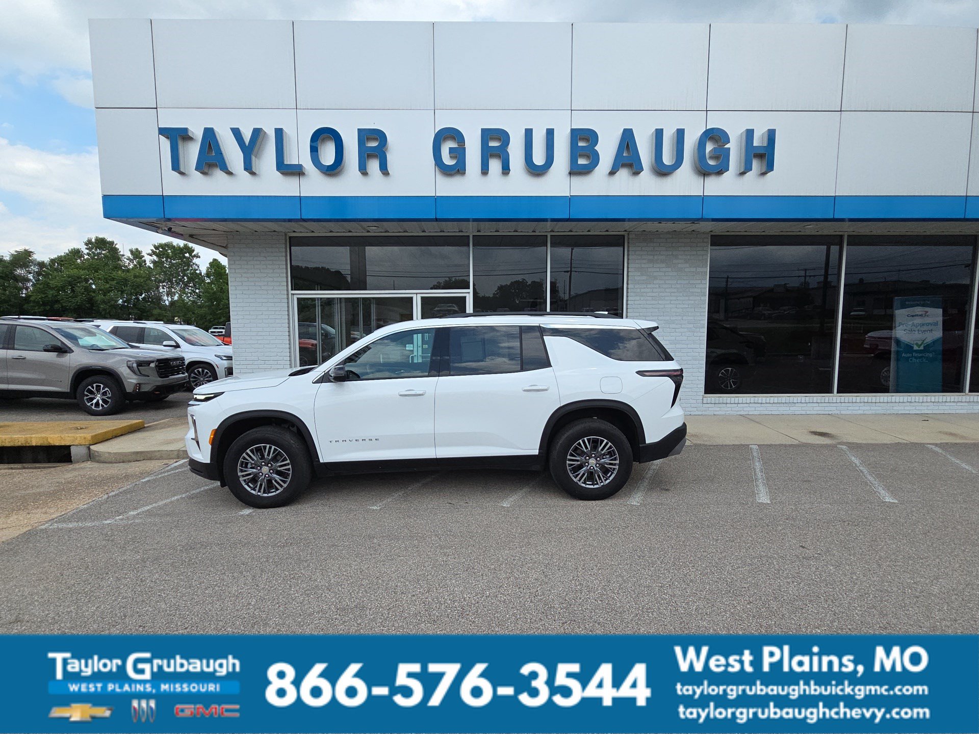 Summit White 2026 Chevrolet Traverse SUV / Crossover Four-Wheel Drive Automatic