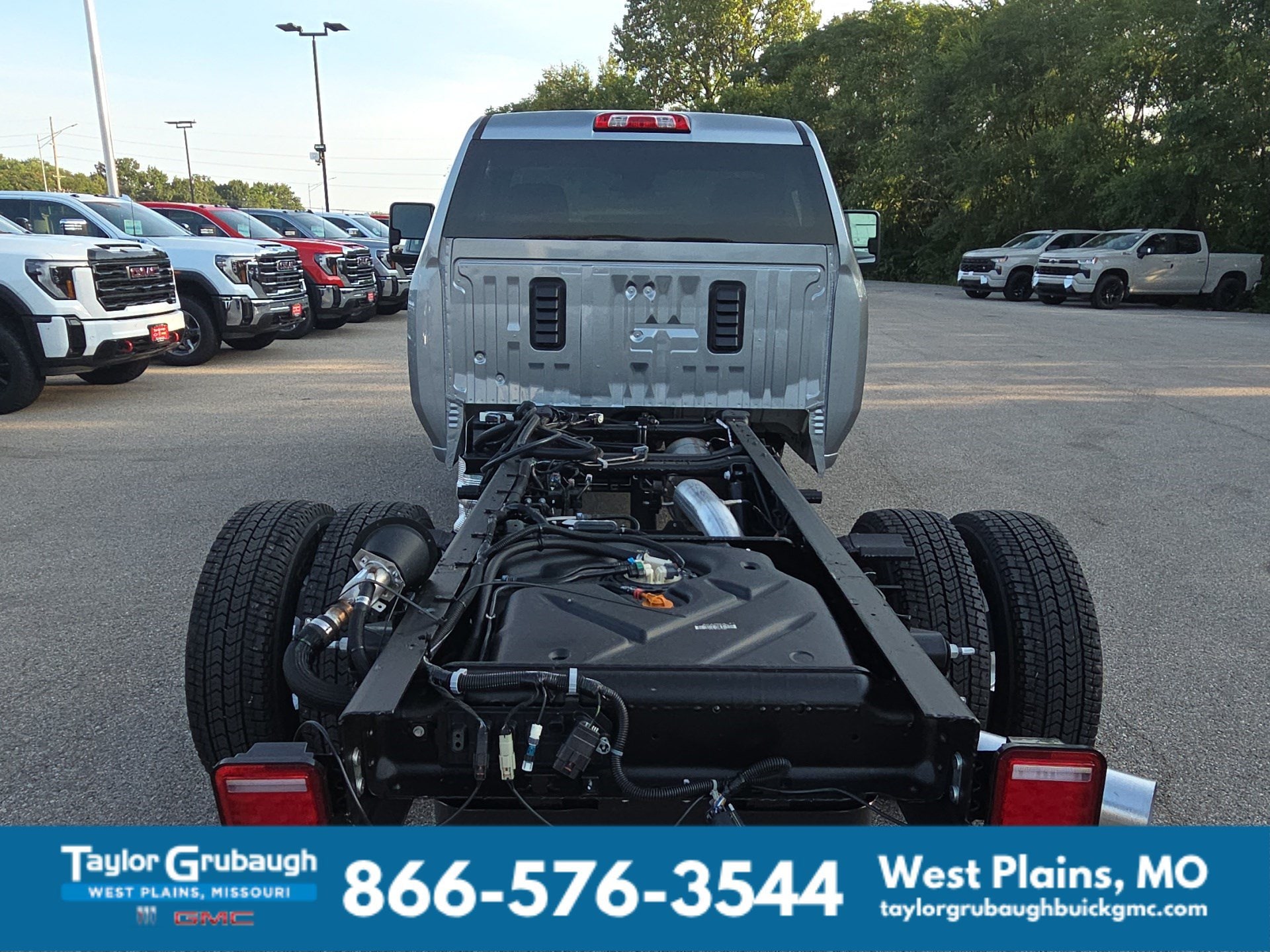 2026 GMC Sierra 3500HD Pro - Photo 7