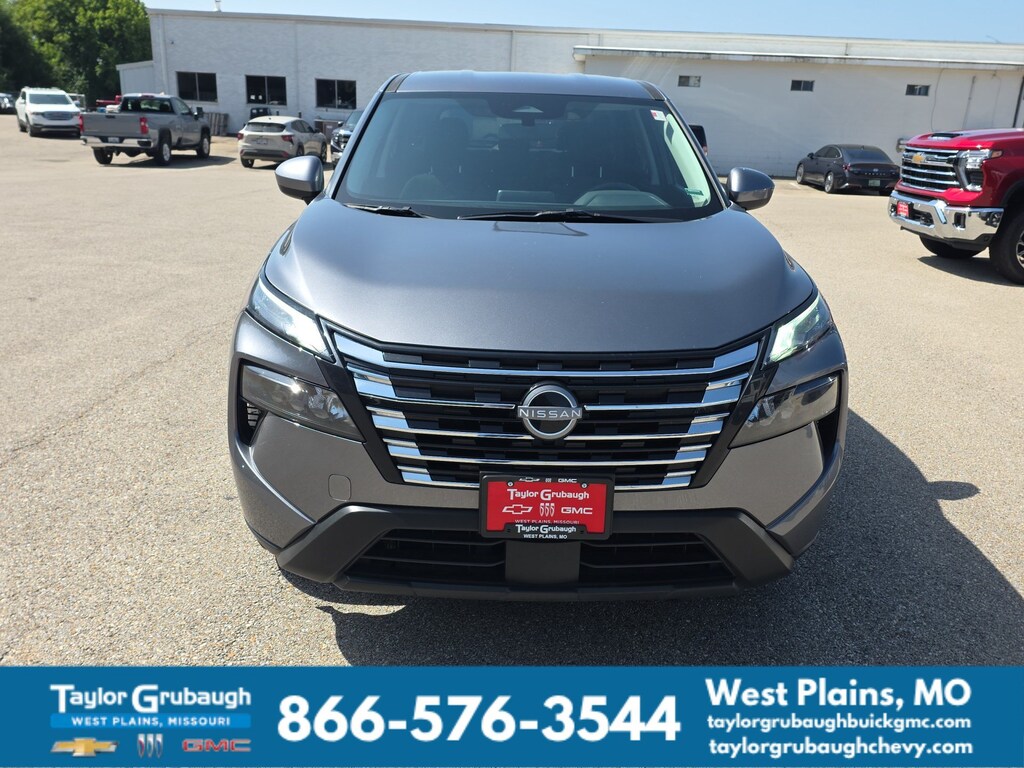 Used 2025 Nissan Rogue SV