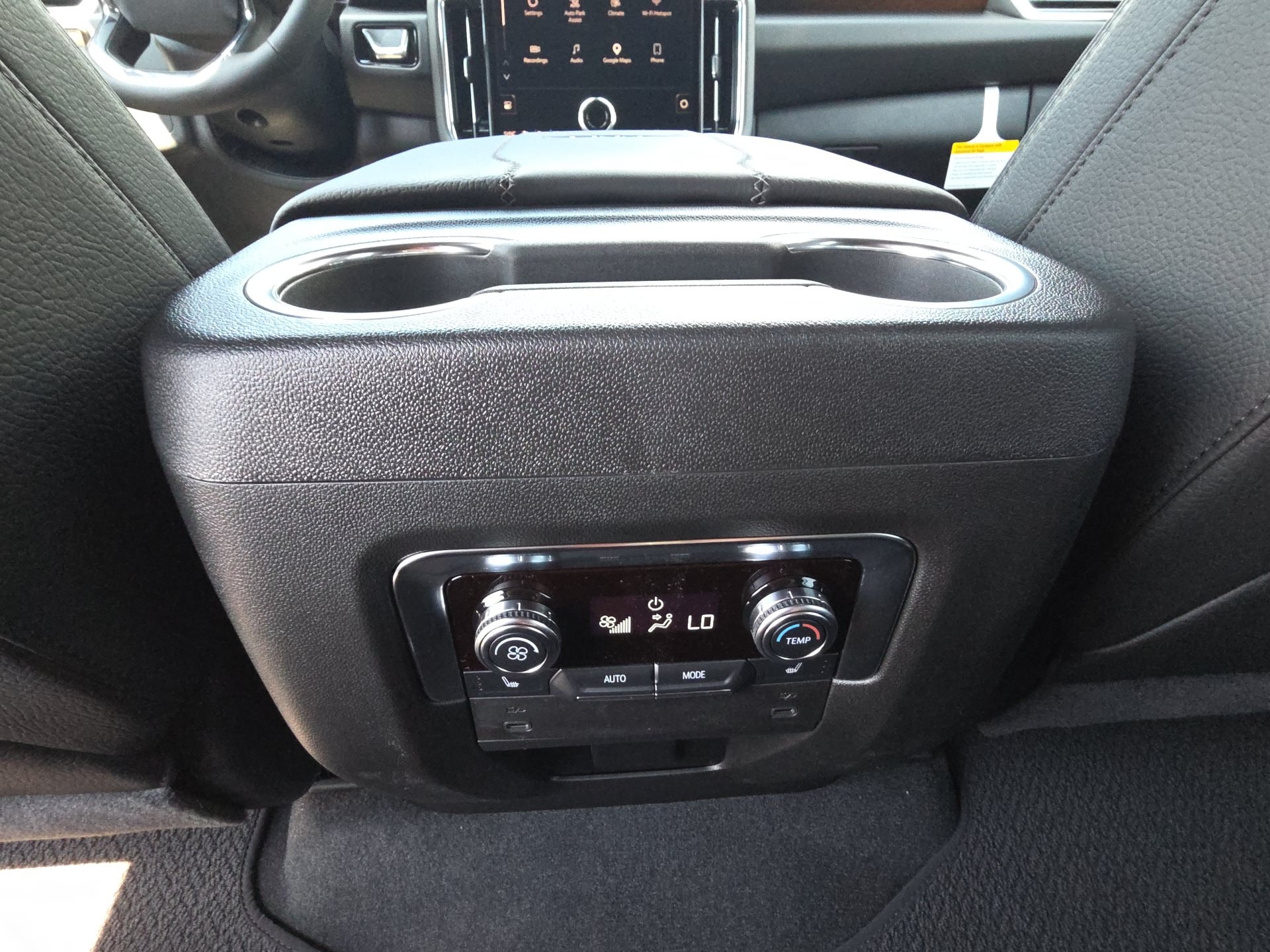 2026 GMC Yukon XL Denali - Photo 31