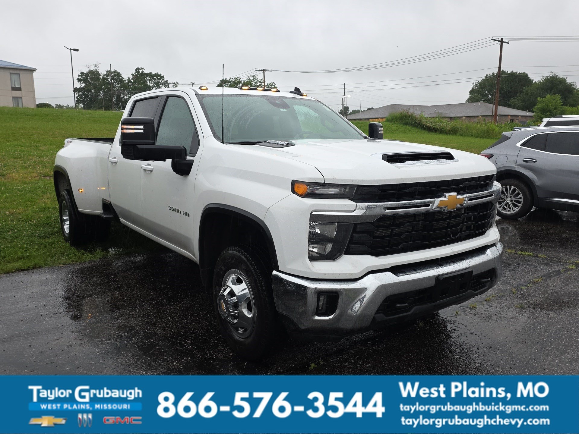 Summit White 2025 Chevrolet Silverado 3500HD Pickup Truck Four-Wheel Drive Automatic