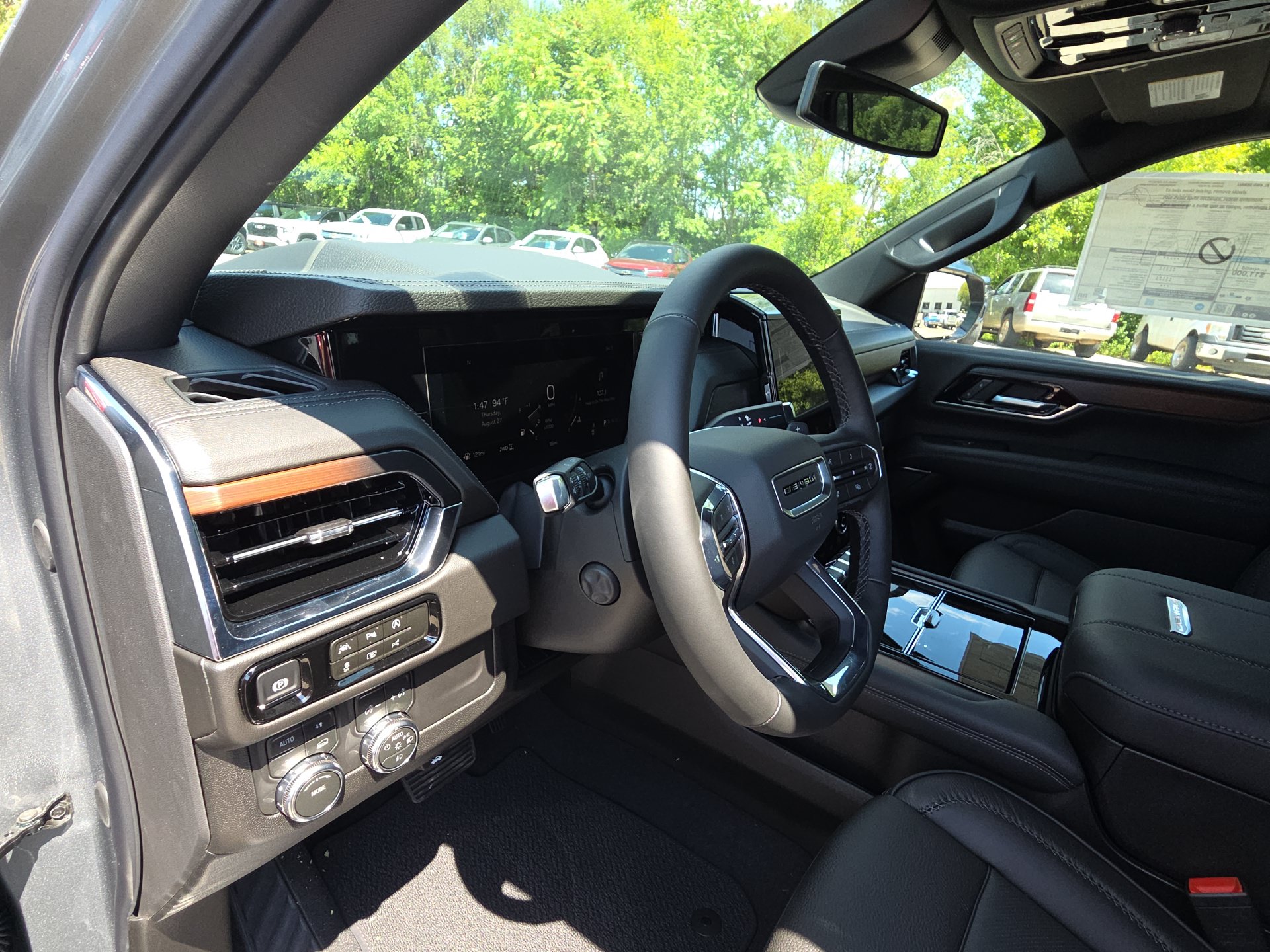 2026 GMC Yukon XL Denali - Photo 14