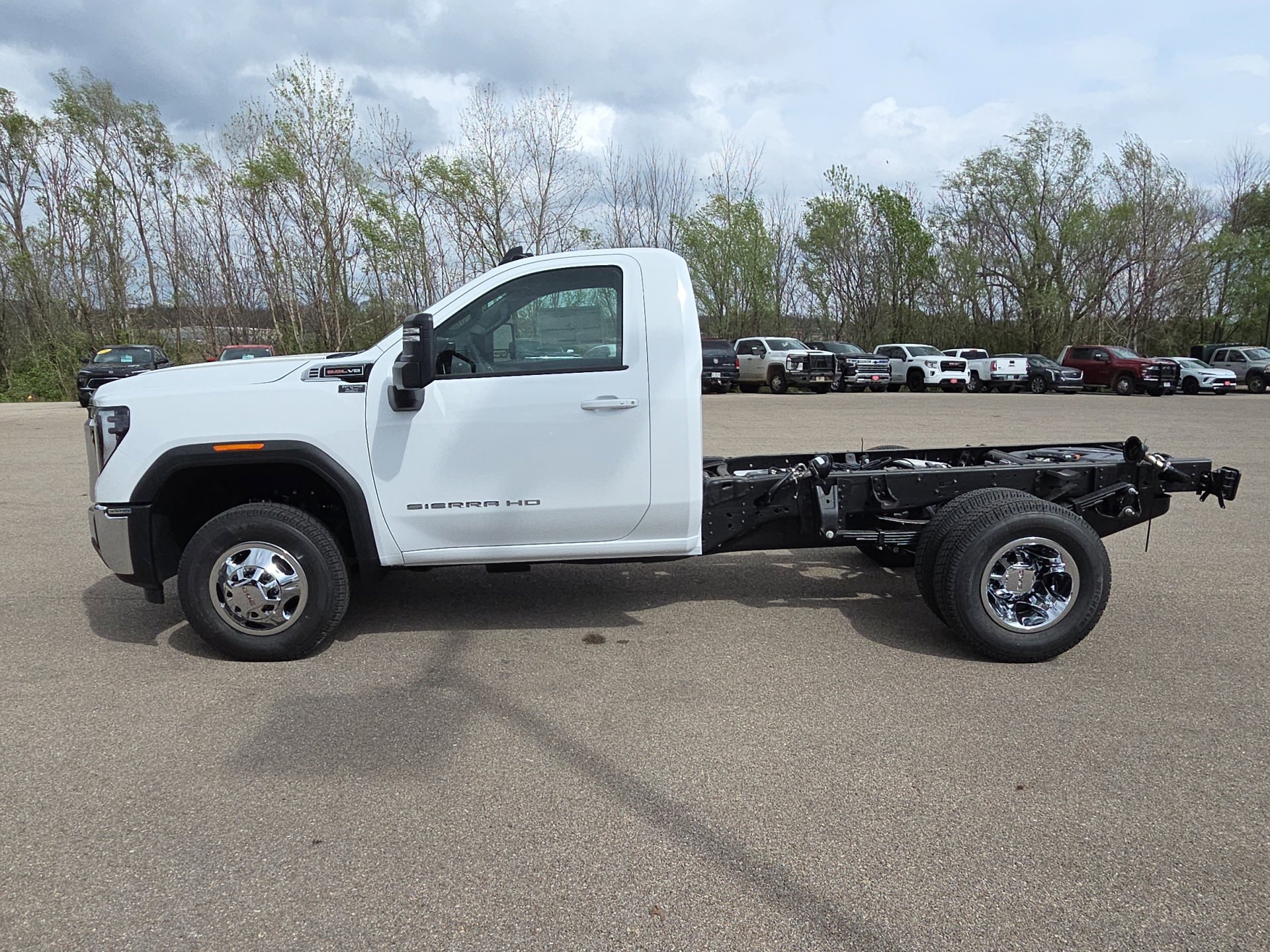 View vehicle photo 4