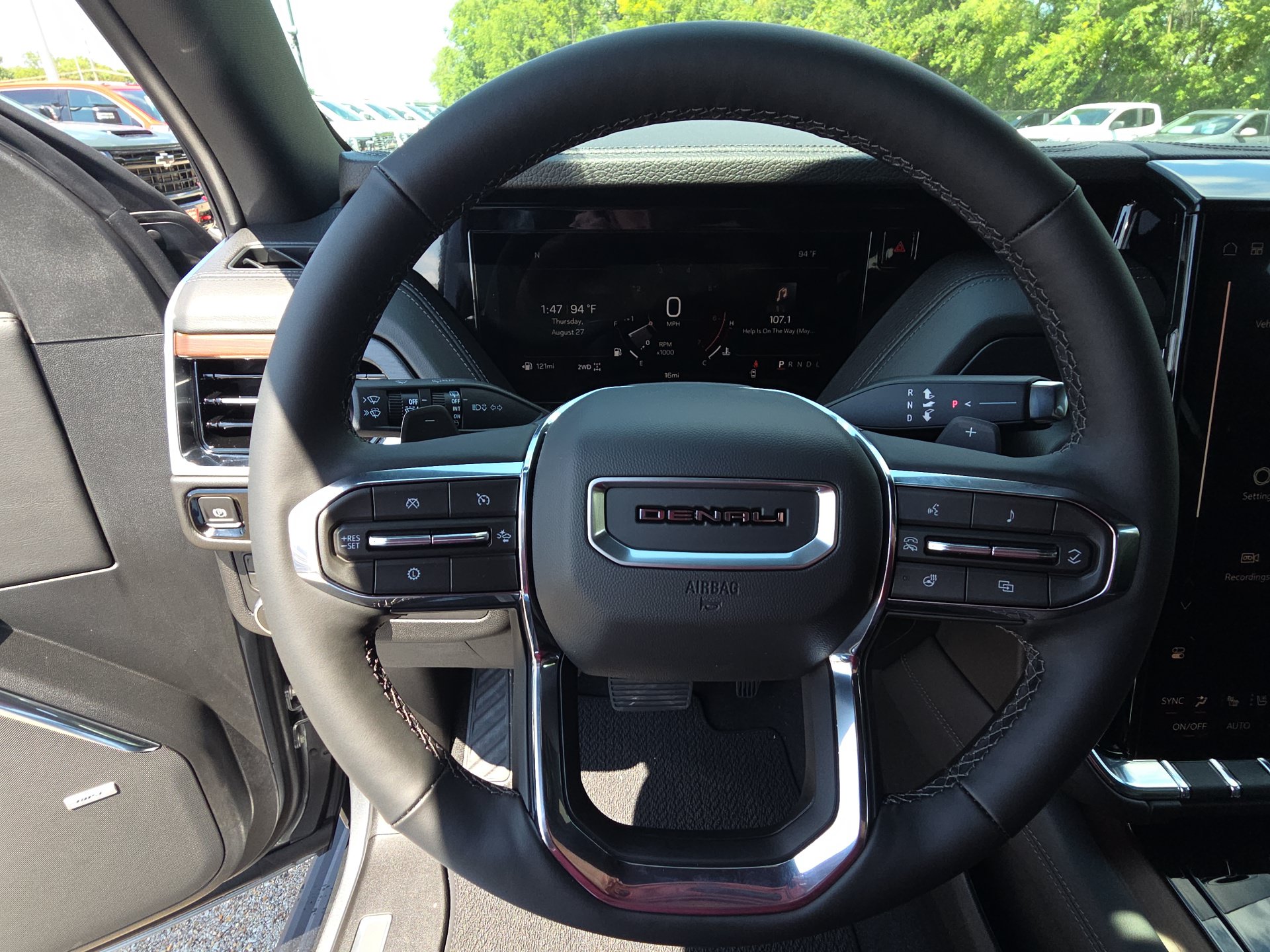 2026 GMC Yukon XL Denali - Photo 17