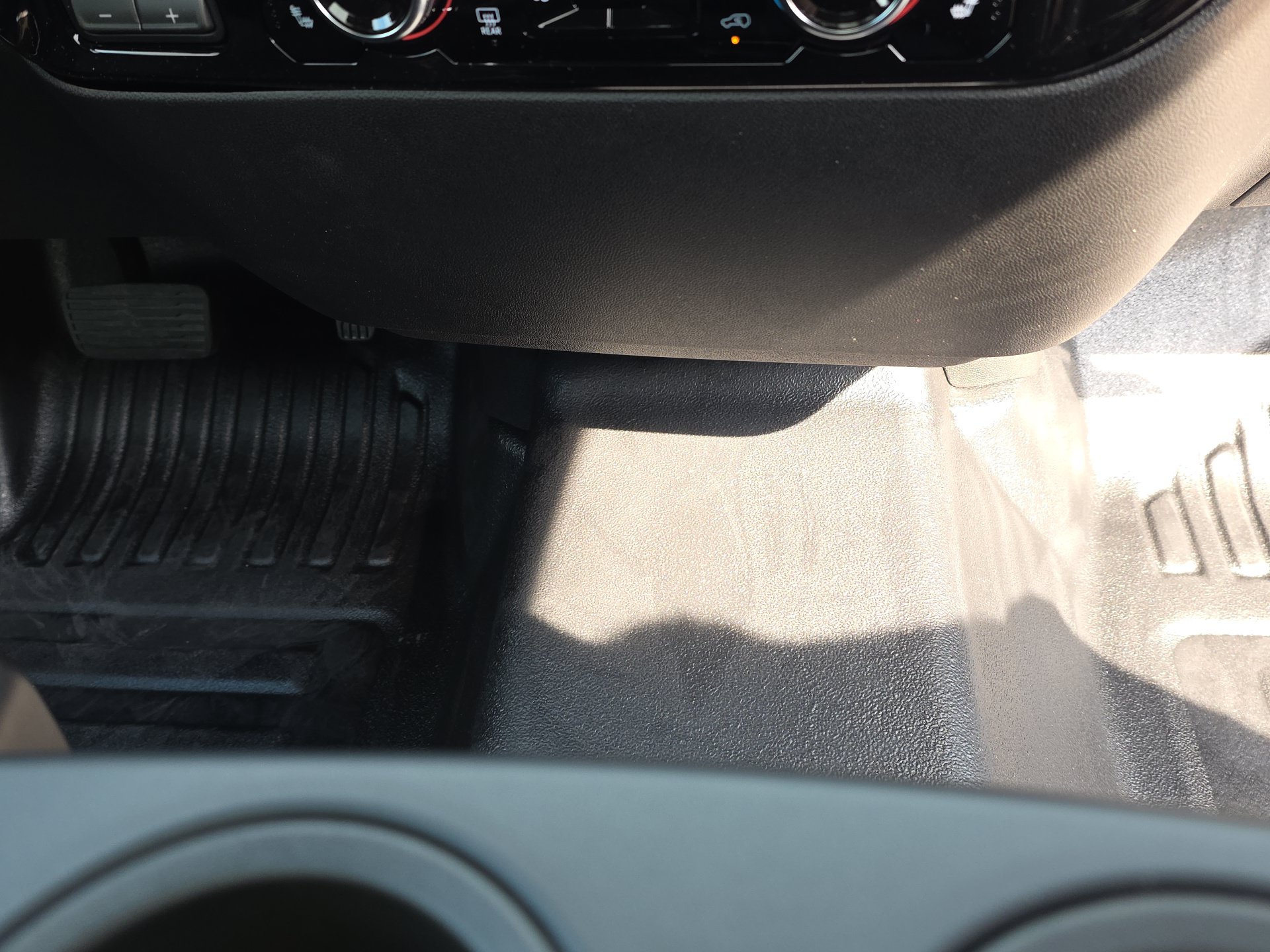2026 GMC Sierra 3500 Chassis Cab SLE - Photo 31