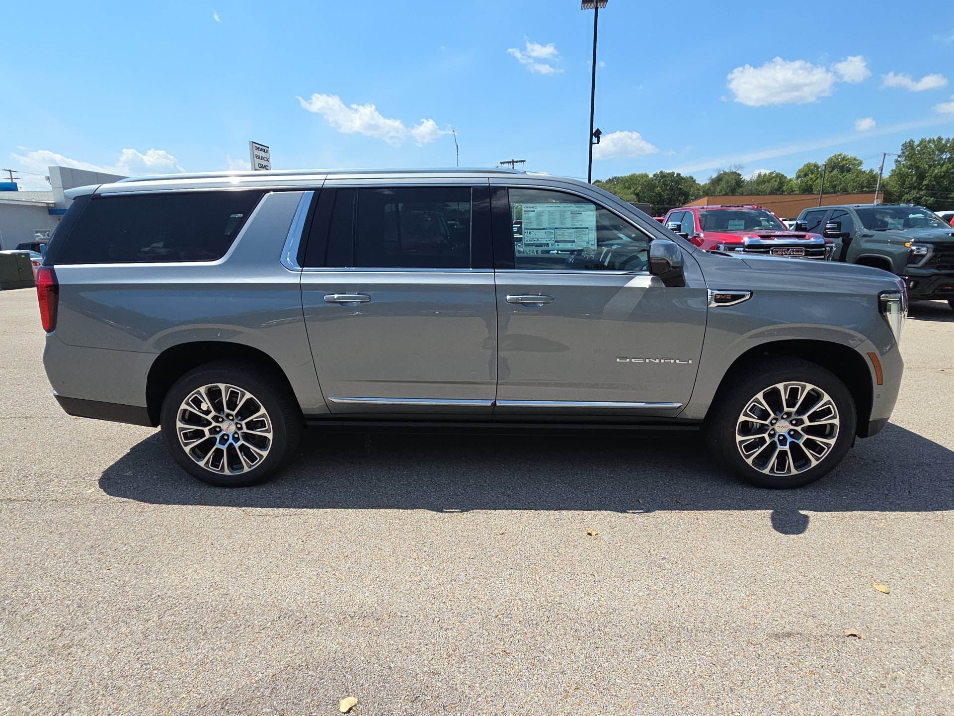2026 GMC Yukon XL Denali - Photo 9