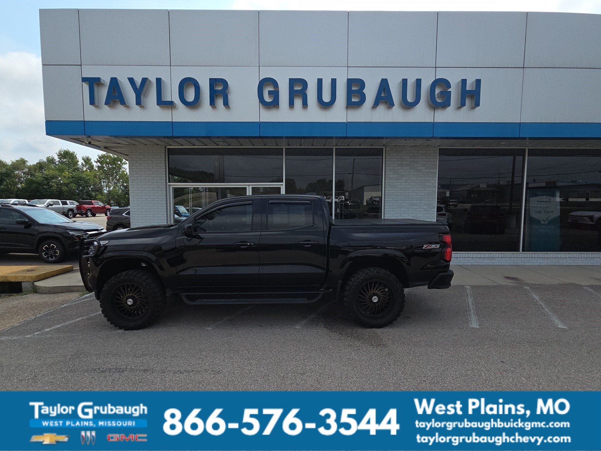 Black 2023 Chevrolet Colorado Pickup Truck Four-Wheel Drive Automatic