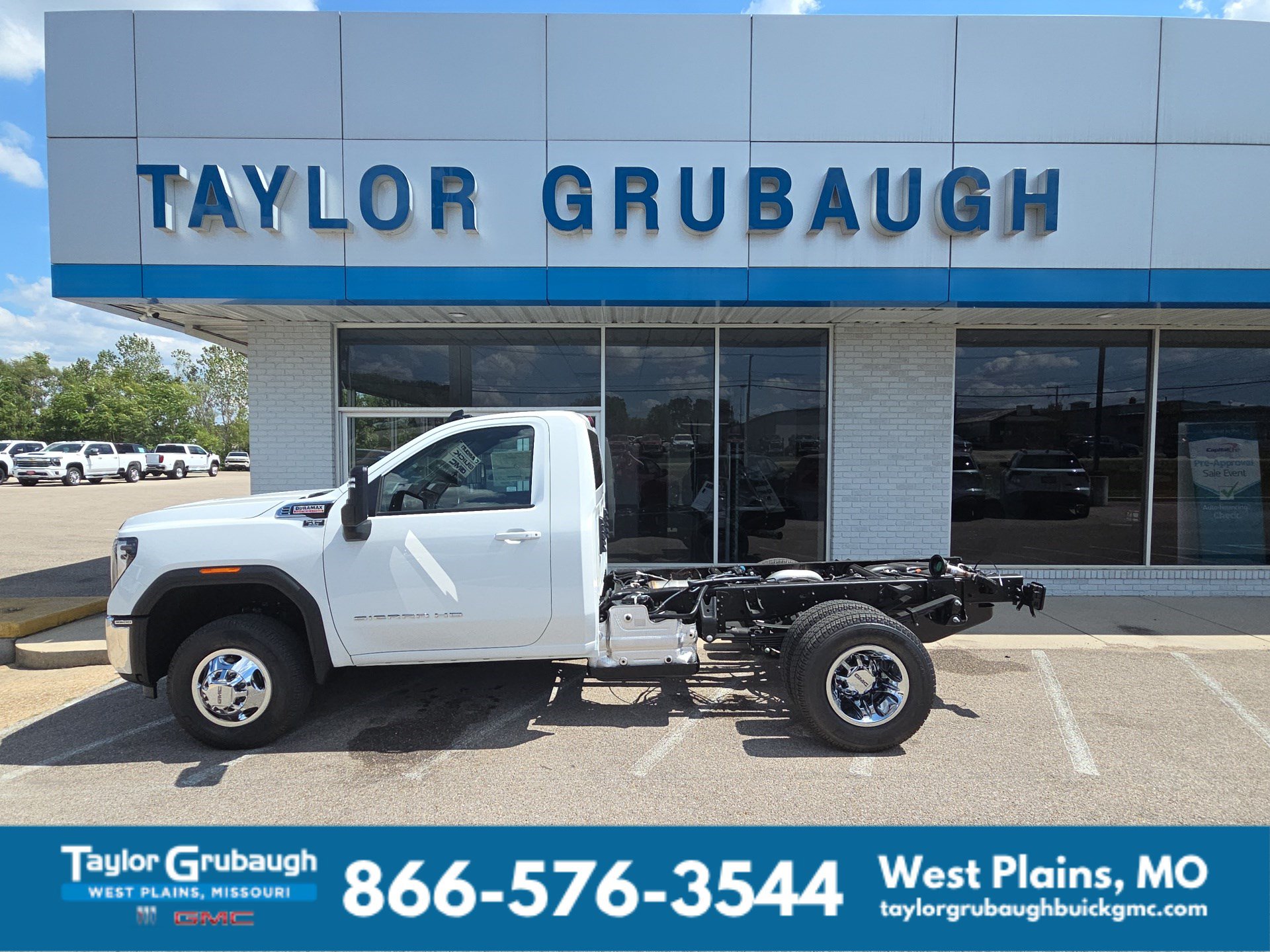 Summit White 2026 GMC Sierra 3500HD Chassis Pickup Truck Four-Wheel Drive Automatic
