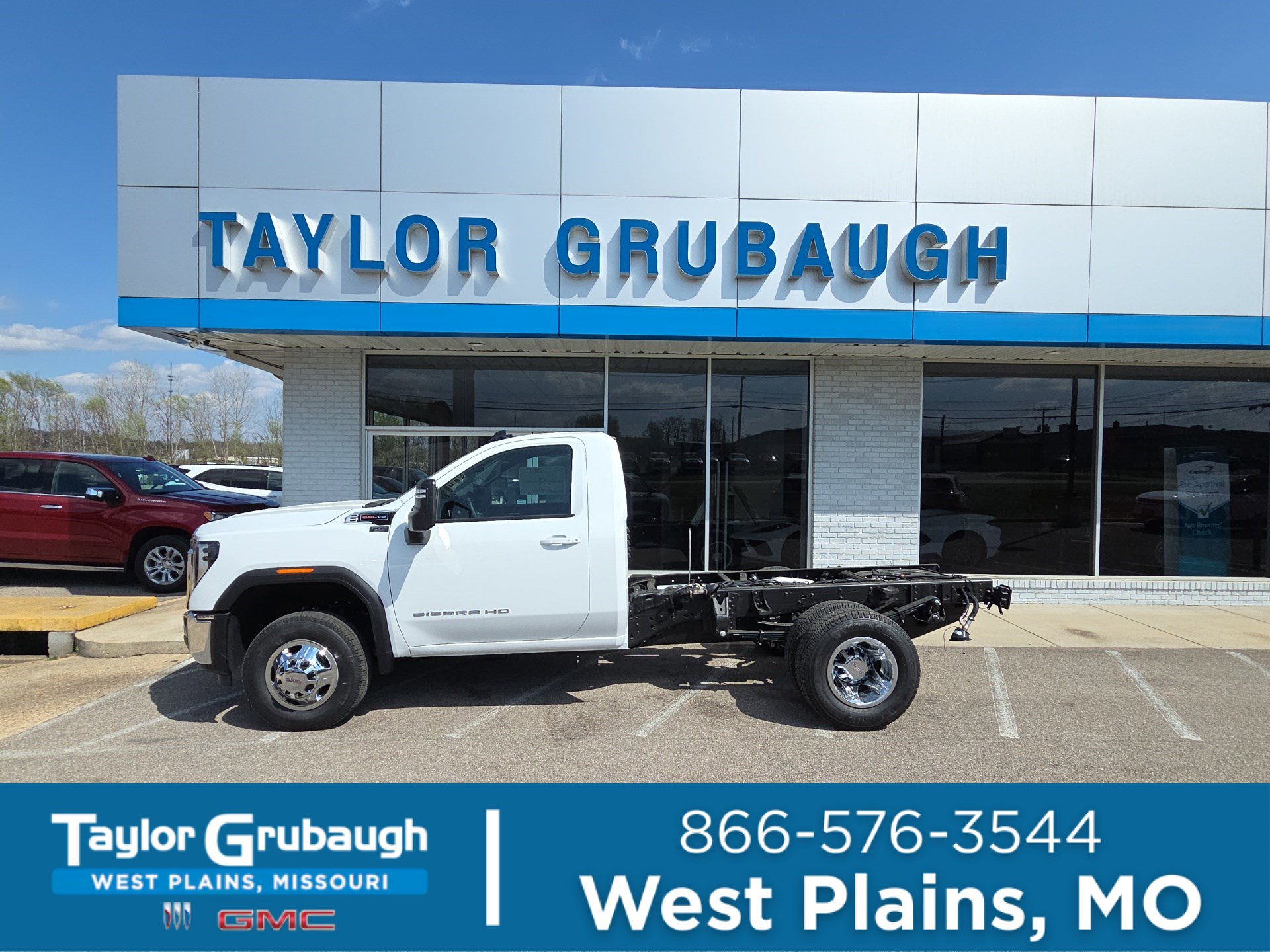 Summit White 2026 GMC Sierra 3500HD Chassis SLE Regular Cab 4WD Pickup Truck Four-Wheel Drive Automatic