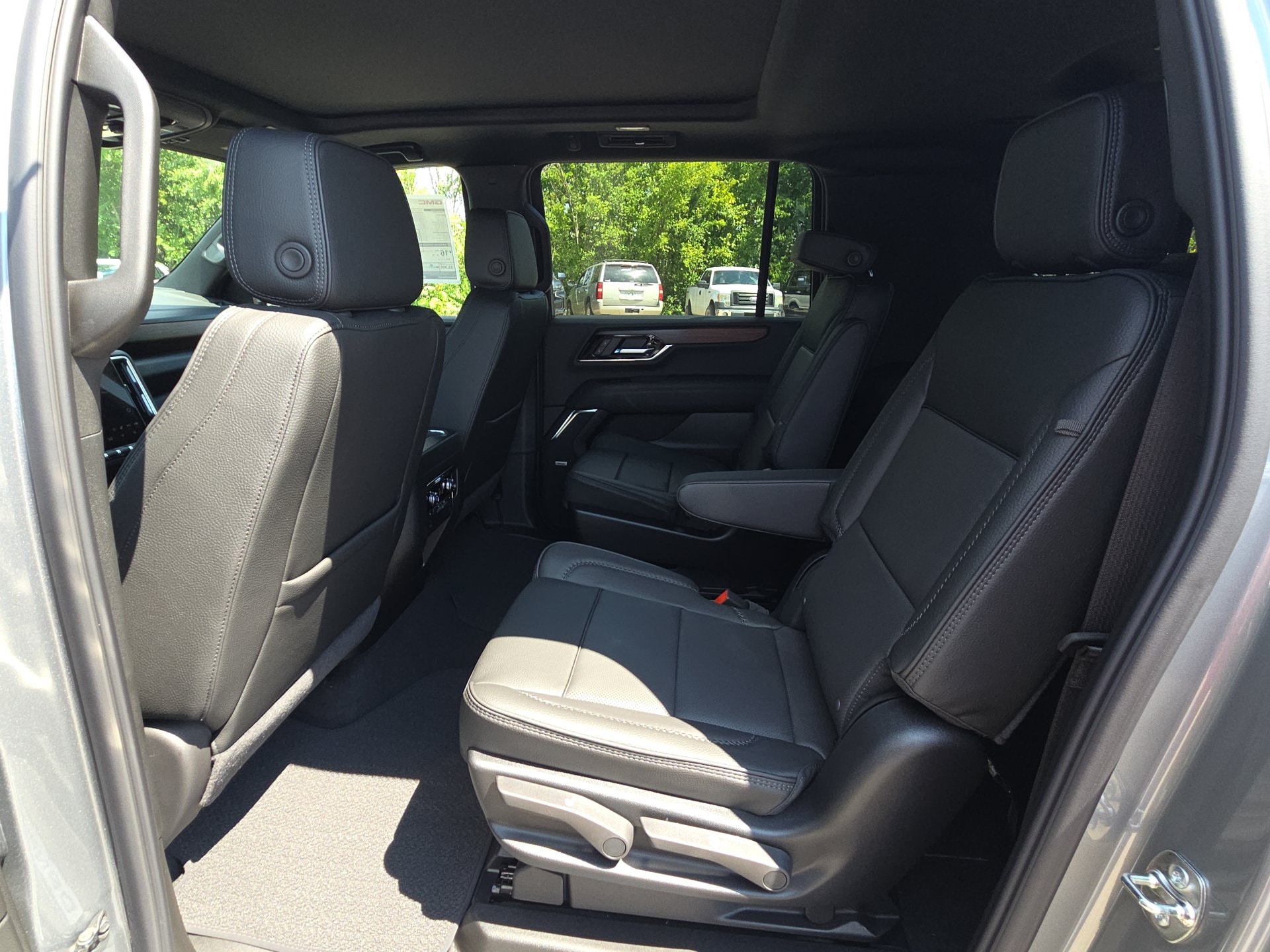 2026 GMC Yukon XL Denali - Photo 29