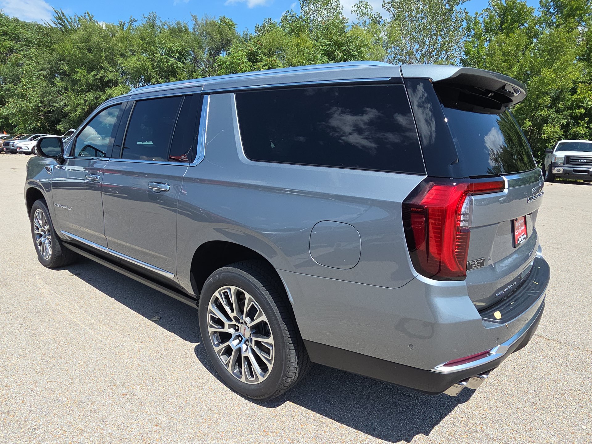 2026 GMC Yukon XL Denali - Photo 6