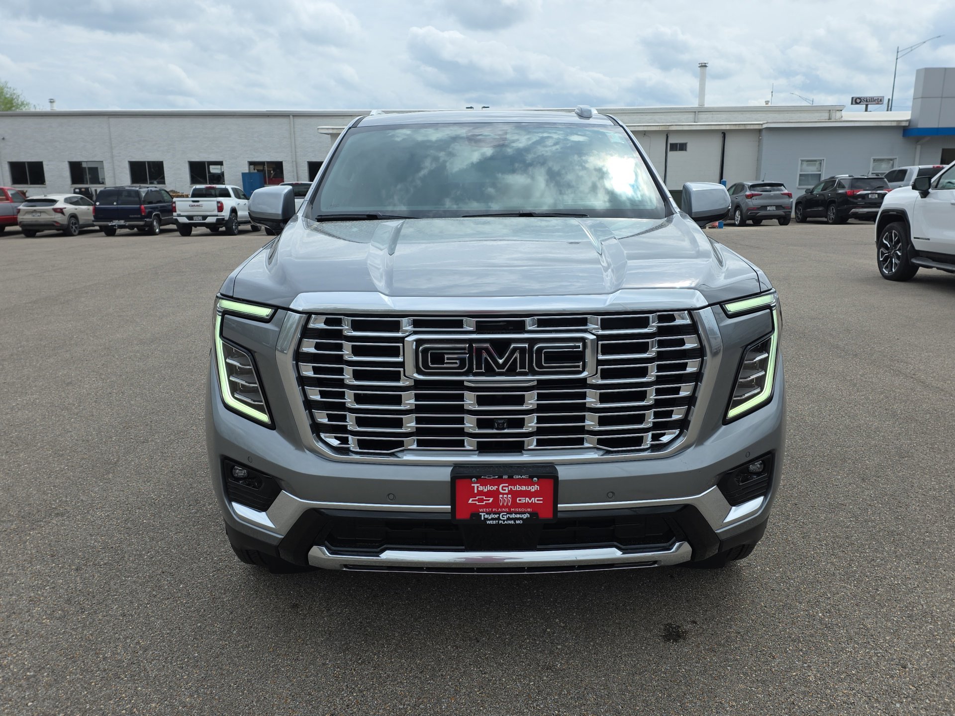 View vehicle photo 3