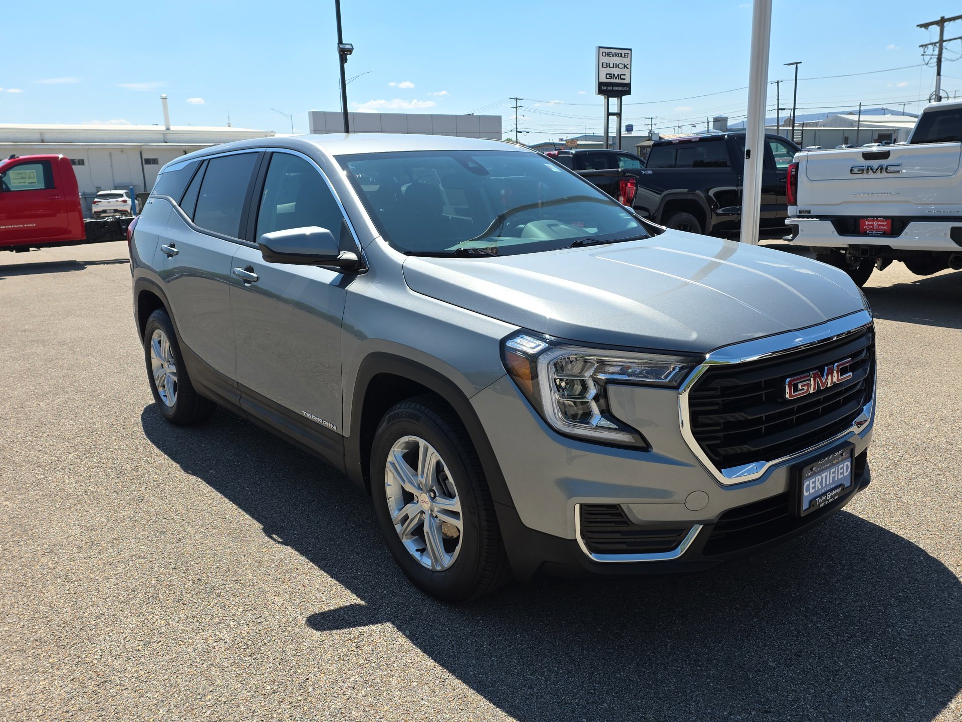 View vehicle photo 2