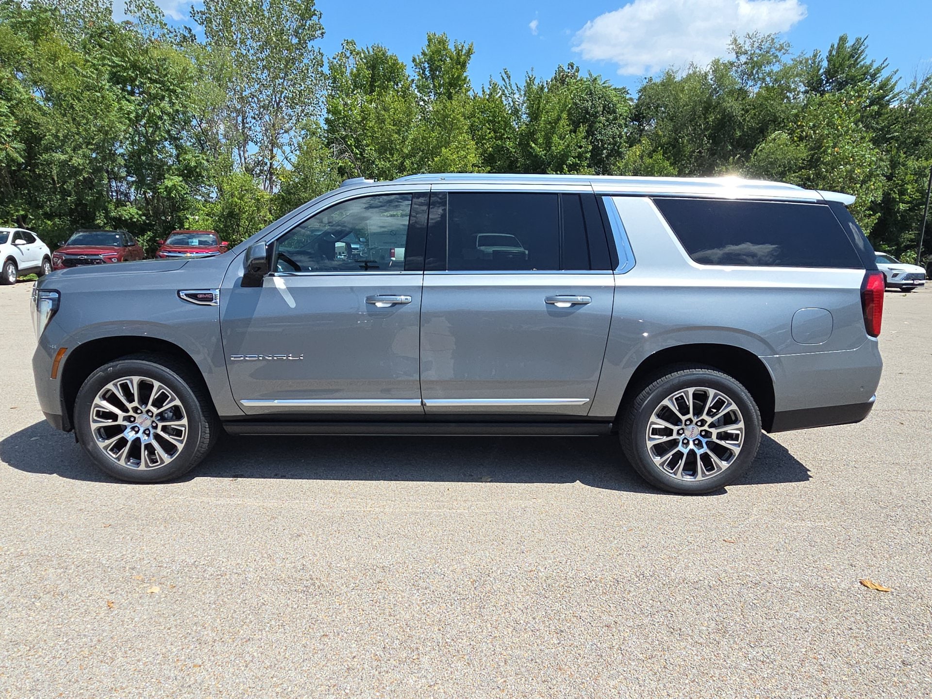 2026 GMC Yukon XL Denali - Photo 5