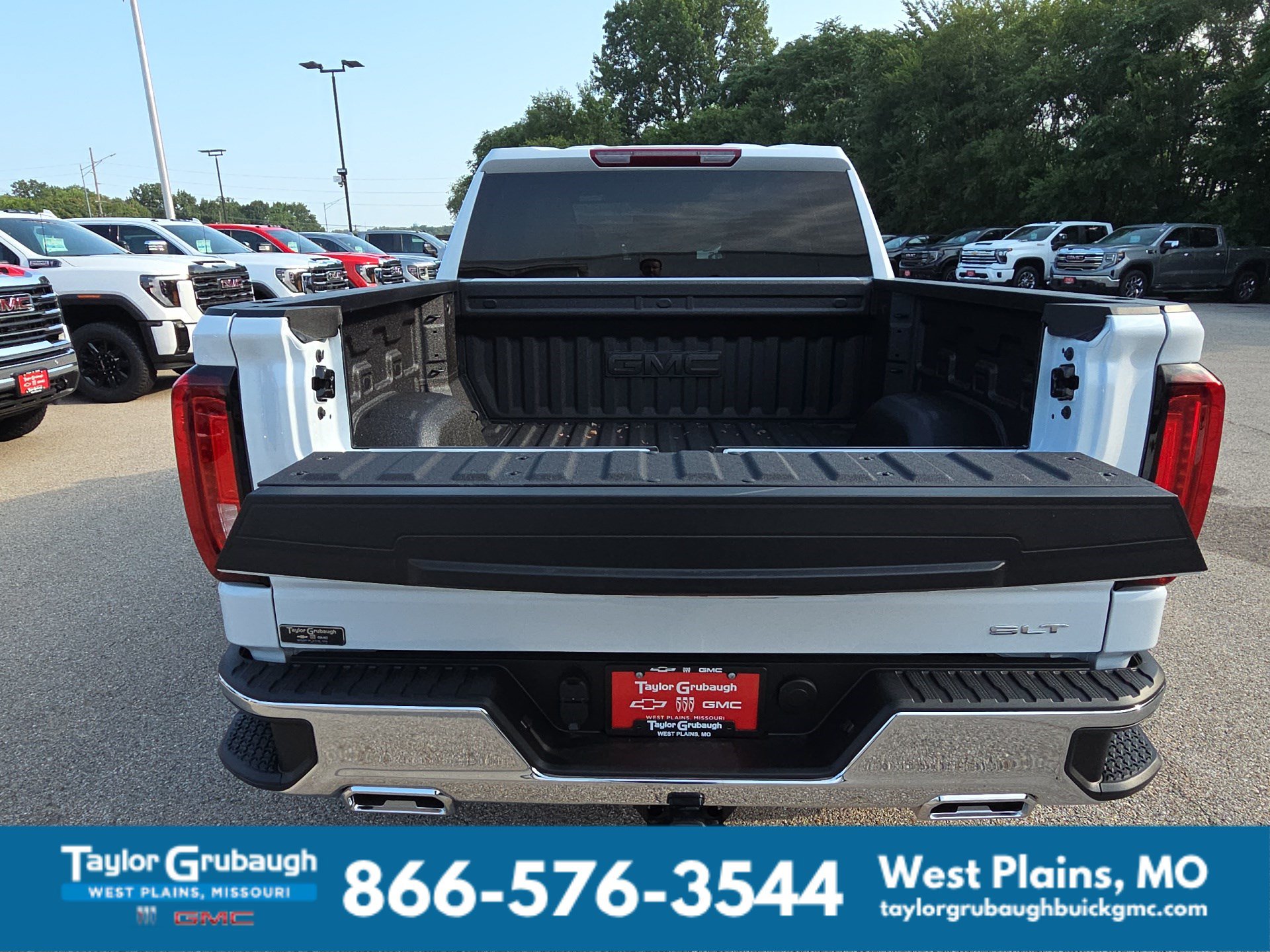 2026 GMC Sierra 1500 SLT - Photo 9