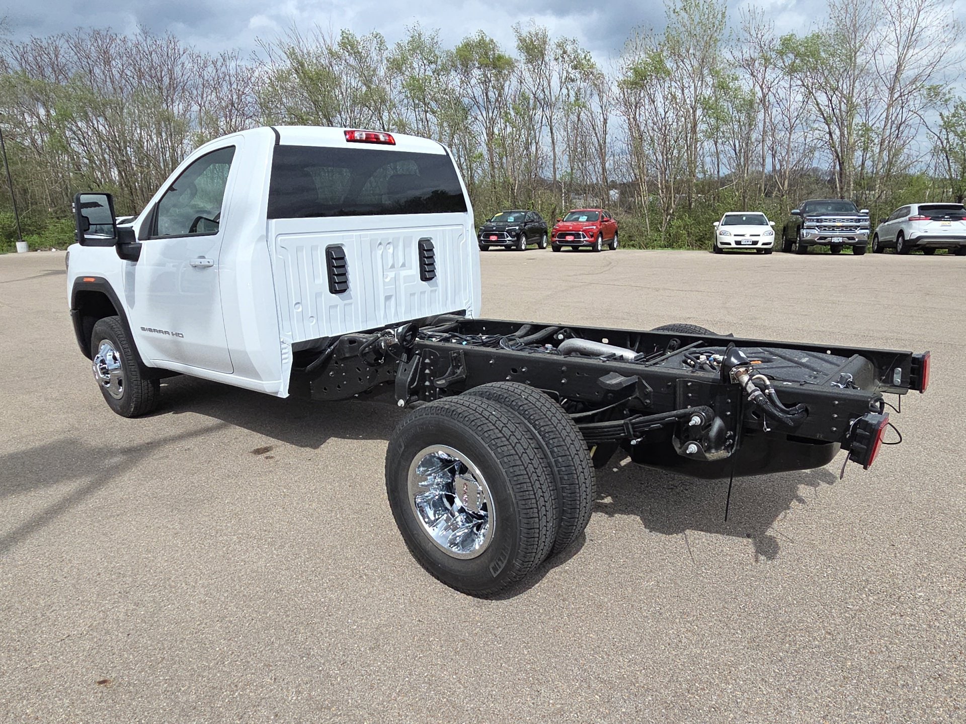 View vehicle photo 5