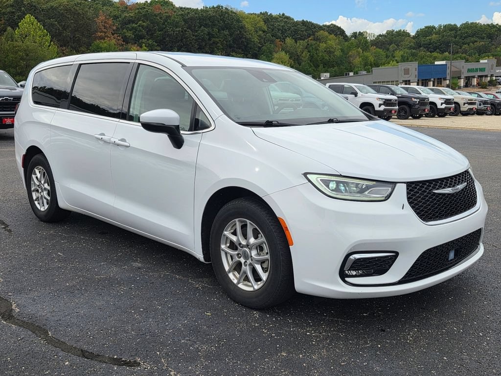 Used 2023 Chrysler Pacifica Touring L