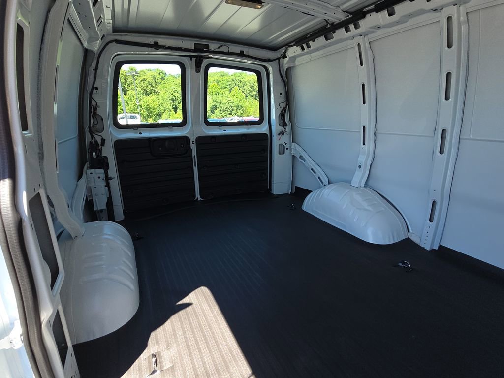 2026 Chevrolet Express Cargo Work Van - Photo 28