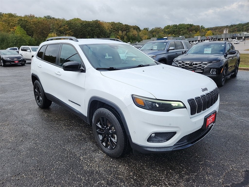 Used 2023 Jeep Cherokee Altitude Lux
