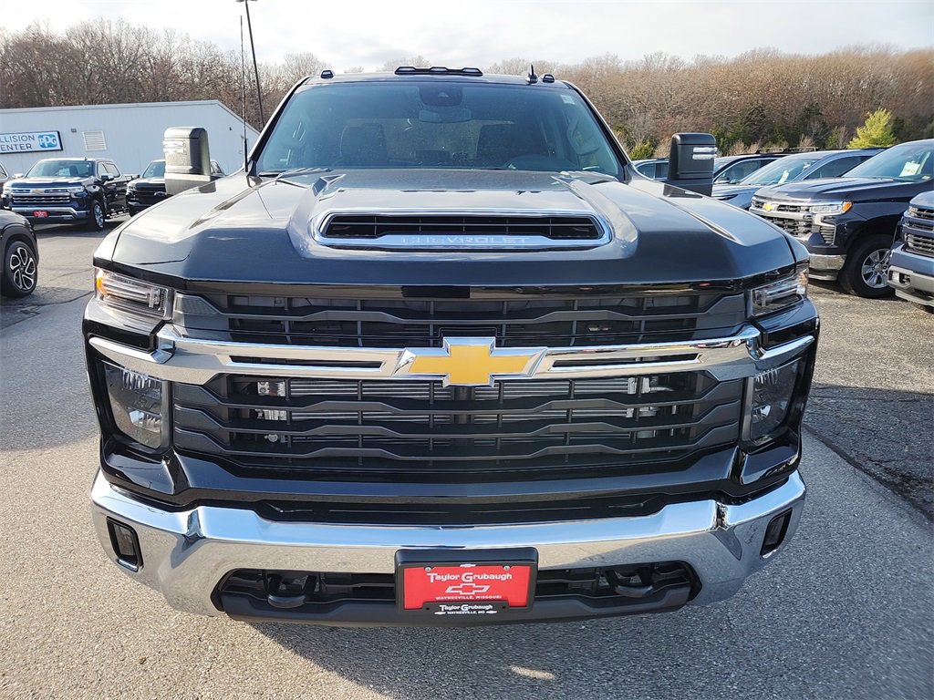 2026 Chevrolet Silverado 3500HD LT photo 3